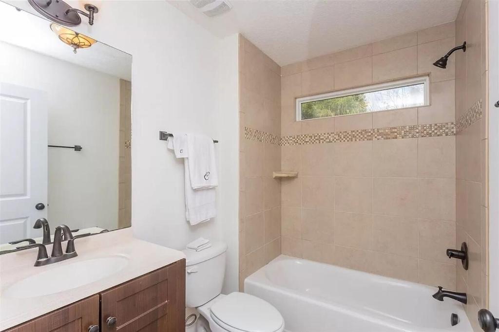 Modern, Upscale, And New Blue Bungalow In The Heart Of Downtown St Augustine Сент Августин Екстериор снимка