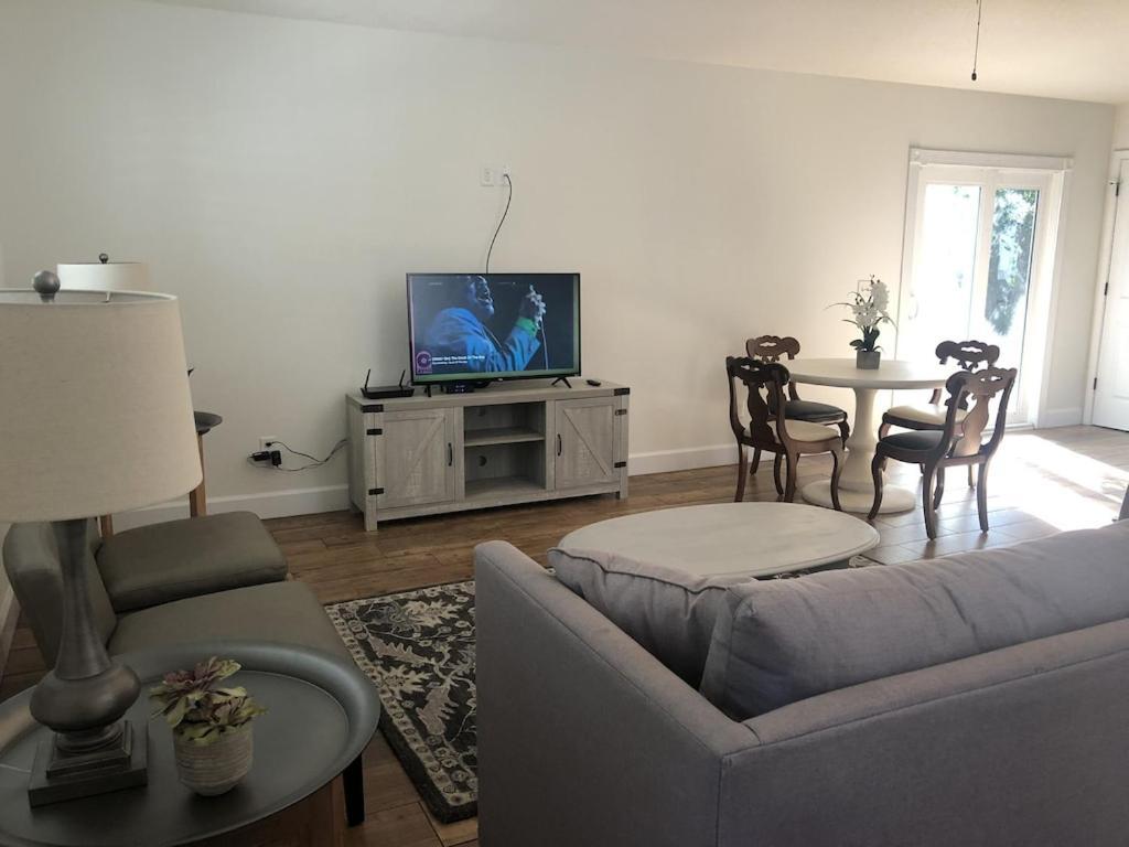 Modern, Upscale, And New Blue Bungalow In The Heart Of Downtown St Augustine Сент Августин Екстериор снимка