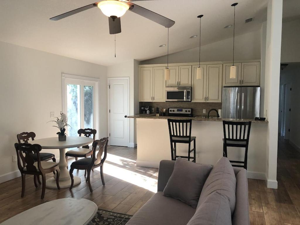 Modern, Upscale, And New Blue Bungalow In The Heart Of Downtown St Augustine Сент Августин Екстериор снимка