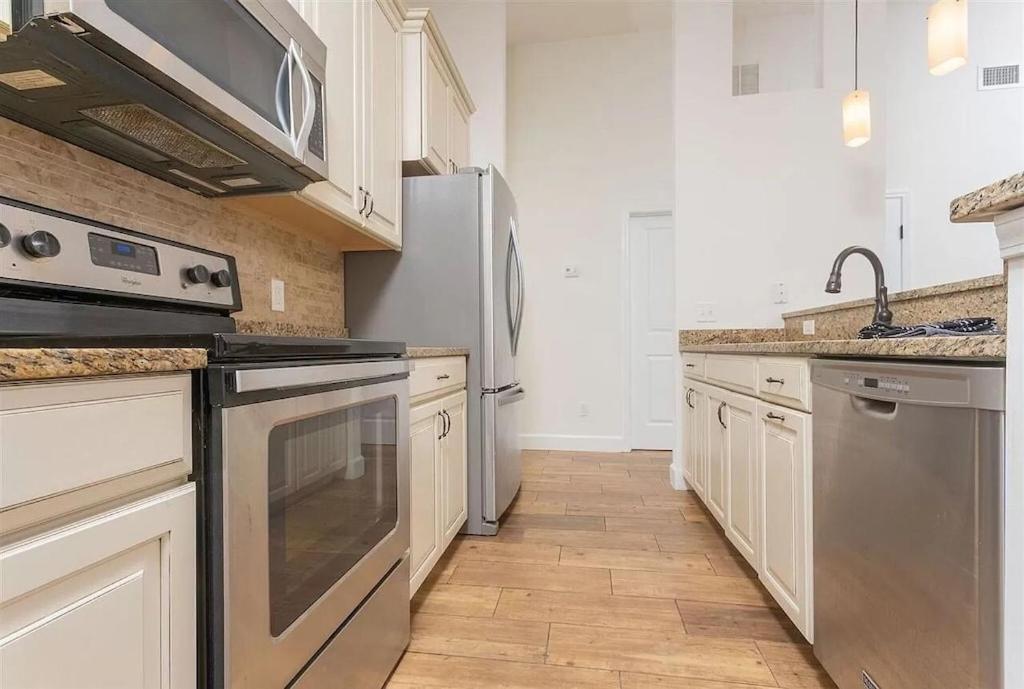 Modern, Upscale, And New Blue Bungalow In The Heart Of Downtown St Augustine Сент Августин Екстериор снимка